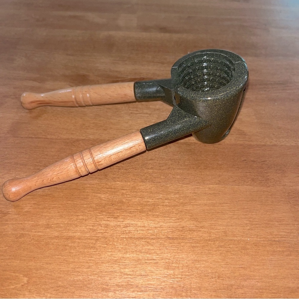 Heavy Duty Spring Loaded Nutcracker